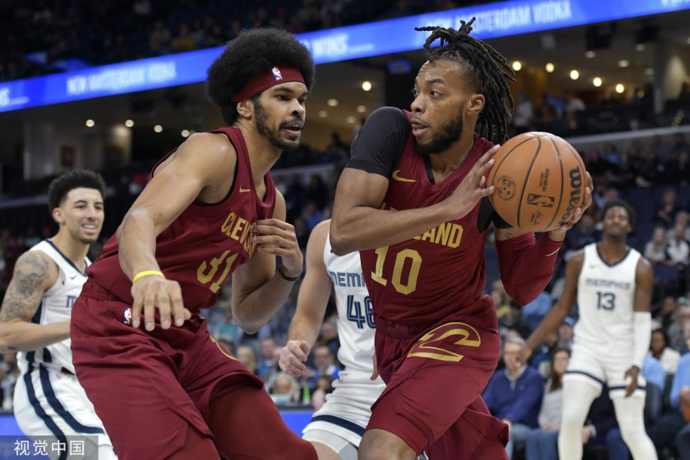 而备受赞誉 而备受赞誉